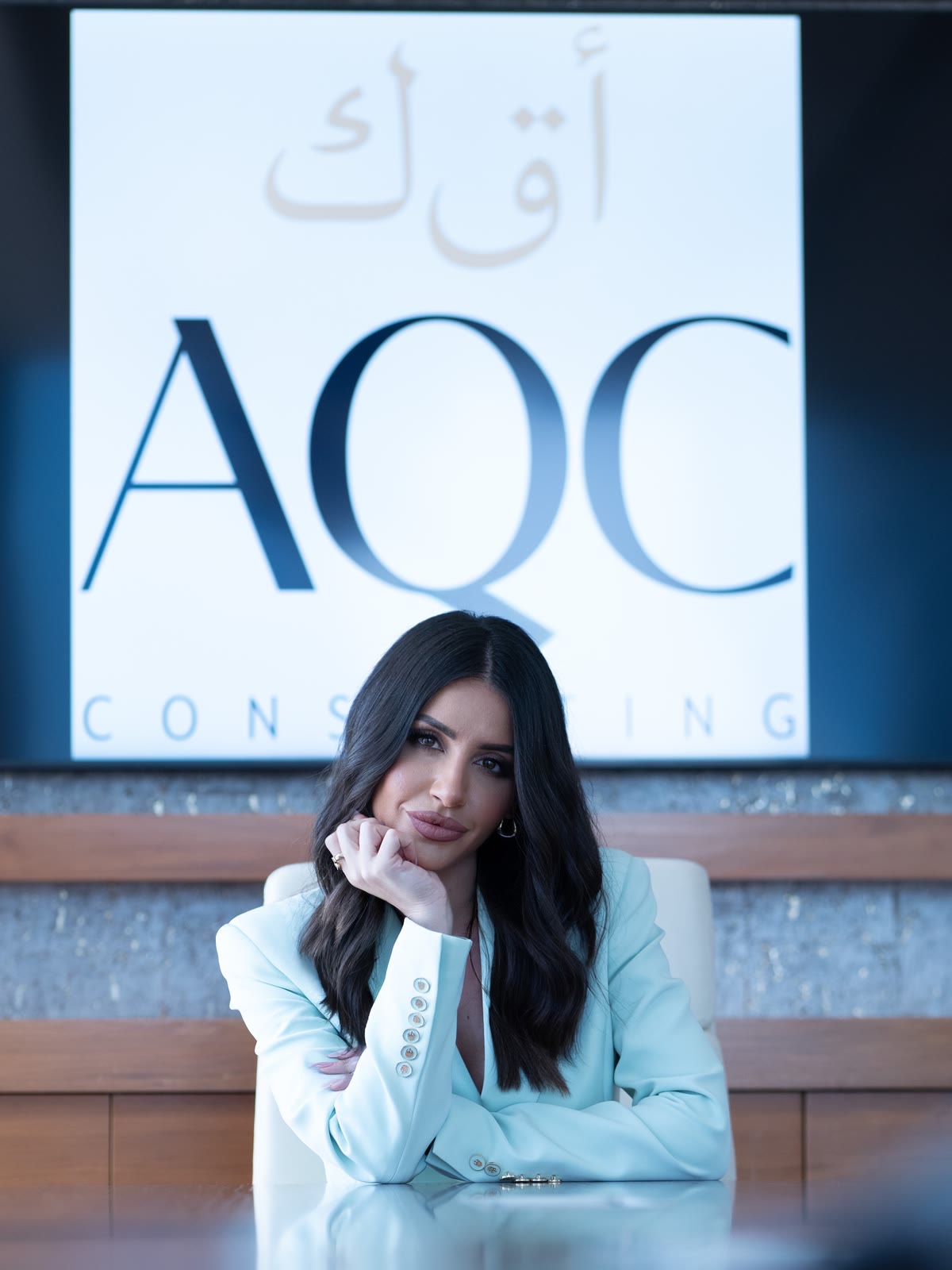 Alessandra Quarta Conte nella sala riunioni dello studio AQC Consulting a Business Bay, Dubai